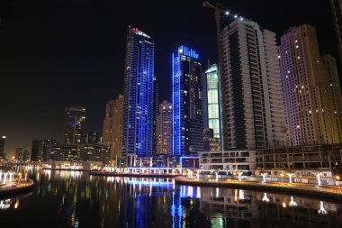 Birleşik Arap Emirlikleri, Dubai, 5 Şubat 2016: Dubai Yat Limanı, gece, Birleşik Arap Emirlikleri, İran Körfezi, Arap Yarımadası'nda, Middle East