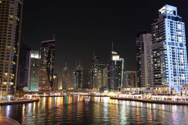Birleşik Arap Emirlikleri, Dubai, 5 Şubat 2016: Dubai Yat Limanı, gece, Birleşik Arap Emirlikleri, İran Körfezi, Arap Yarımadası'nda, Middle East