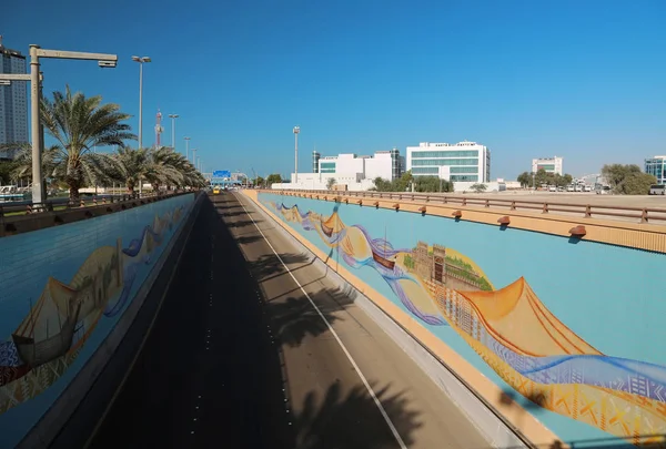 Uae Abu Dhabi Februar 2016 Straßenverkehr Abu Dhabi Hauptstadt Und — Stockfoto