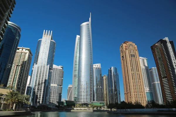 Emirados Árabes Unidos Dubai Fevereiro 2016 Almas Tower Arranha Céus — Fotografia de Stock