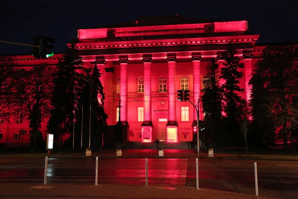 Ucrânia Kiev Setembro 2011 Pessoas Perto Edifício Vermelho Universidade Nacional — Fotografia de Stock