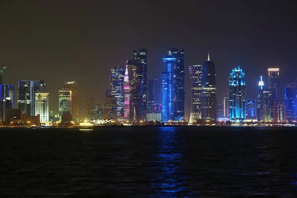 Qatar Doha 2018 Március Éjszakai Pénzügyi Központ Doha Fővárosa Legnépesebb Jogdíjmentes Stock Fotók