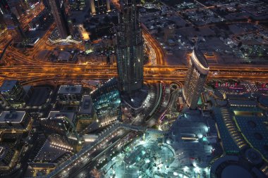 Birleşik Arap Emirlikleri, Dubai, 31 Ocak 2016:, Dubai downtown Burj Khalifa'nın gökdelenin 125 kat üzerinden akşam üzerinde görünümü. En iyi Uluslararası Dubai Kongre ve Sergi Sarayı, Birleşik Arap Emirlikleri, Basra Körfezi, Arap Yarımadası'nda, Orta Doğu