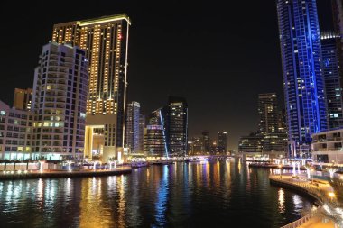 Birleşik Arap Emirlikleri, Dubai, 5 Şubat 2016: Dubai Yat Limanı, gece, Birleşik Arap Emirlikleri, İran Körfezi, Arap Yarımadası'nda, Middle East