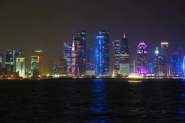 카타르도 2018 타운의 자본과 카타르에서 인구가 웨스트 페르시아 아라비아 중동도로 — 스톡 사진