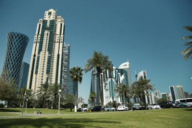 Katar, Doha, 20 Mart 2018: Finans Merkezi Doha - Qatar, West Bay, Basra Körfezi, Arap Yarımadası'nda, Ortadoğu'daki başkenti ve en kalabalık