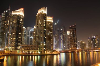 Birleşik Arap Emirlikleri, Dubai, 20 Ekim 2011: Dubai Yat Limanı, gece, Birleşik Arap Emirlikleri, İran Körfezi, Arap Yarımadası'nda, Middle East