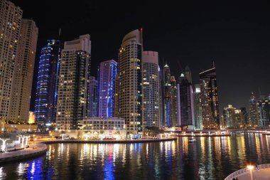 Birleşik Arap Emirlikleri, Dubai, 5 Şubat 2016: Dubai Yat Limanı, gece, Birleşik Arap Emirlikleri, İran Körfezi, Arap Yarımadası'nda, Middle East