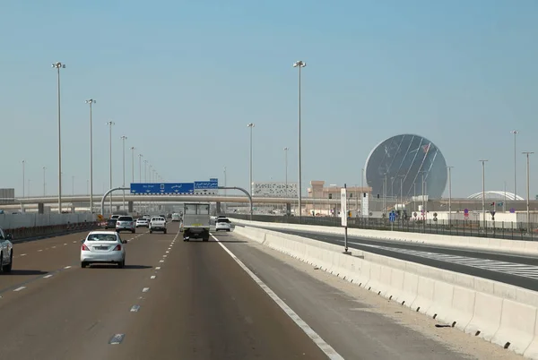 Emiratos Árabes Unidos Abu Dhabi Febrero 2016 Tráfico Por Carretera — Foto de Stock