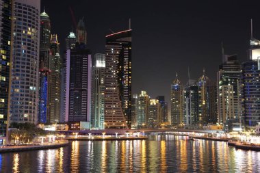 Birleşik Arap Emirlikleri, Dubai, 5 Şubat 2016: Dubai Yat Limanı, gece, Birleşik Arap Emirlikleri, İran Körfezi, Arap Yarımadası'nda, Middle East