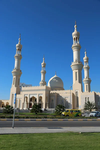 Uae Dibba February 2016 Road Traffic Sheikh Zayed Nahyan Mosque — Stock Photo, Image