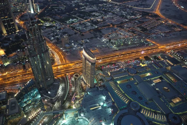 Birleşik Arap Emirlikleri, Dubai, 31 Ocak 2016:, Dubai downtown Burj Khalifa'nın gökdelenin 125 kat üzerinden akşam üzerinde görünümü. En iyi Uluslararası Dubai Kongre ve Sergi Sarayı, Birleşik Arap Emirlikleri, Basra Körfezi, Arap Yarımadası'nda, Orta Doğu