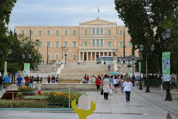 Grecia Atenas Junio 2013 Gente Plaza Syntagma Atenas Grecia —  Fotos de Stock