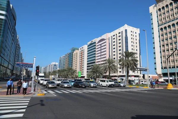 Uae Abu Dhabi Februar 2016 Straßenverkehr Abu Dhabi Hauptstadt Und — Stockfoto