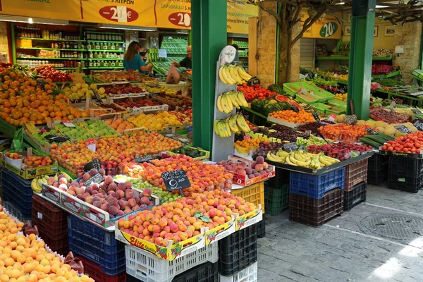 Grécia Thessaloniki Junho 2013 Pessoas Perto Balcão Compras Com Frutas — Fotografia de Stock