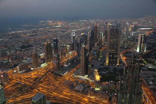 Vista en la noche Dubai downtown, Emiratos Árabes Unidos —  Fotos de Stock