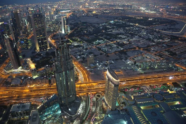 Vista à noite Dubai centro da cidade, Emirados Árabes Unidos — Fotografia de Stock