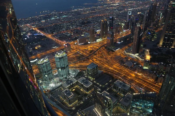 Vista à noite Dubai centro da cidade, Emirados Árabes Unidos — Fotografia de Stock