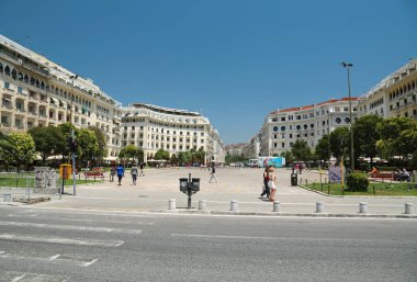 İnsanlar Aristotelous Meydanı Thessaloniki, Yunanistan