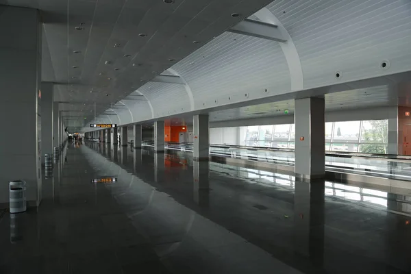 Spazio di attesa nel terminal D dell'aeroporto internazionale Borispol, U — Foto Stock