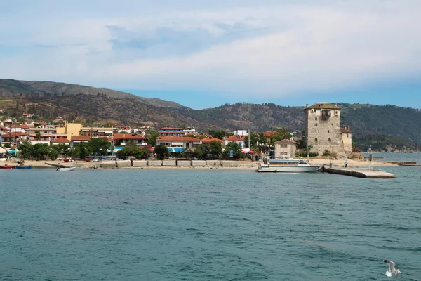 Stará věž na pláži Ouranoupoli, poloostrov Athos, Chalkidi — Stock fotografie