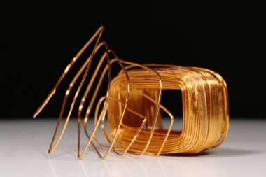 Elektrik transformatörünün bakır akımı kablosu