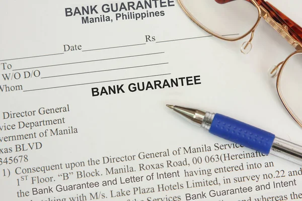 Una Garanzia Bancaria Con Penna Sfera Contratto — Foto Stock