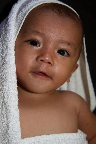 Uma Criança Sorrindo Filipino Bonito Logo Após Banho — Fotografia de Stock