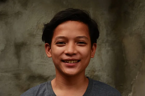 Jovem Adolescente Filipino Asiático Descida Retrato Imagens Royalty-Free