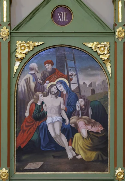 十字架第十三站 耶稣的身体从十字架上移除 克罗地亚 Stitar 圣马修教堂 — 图库照片