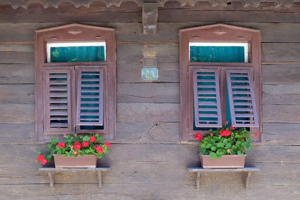 Windows Tipikus Fából Készült Ház Falu Krapje Lonjsko Polje Természetvédelmi — Stock Fotó