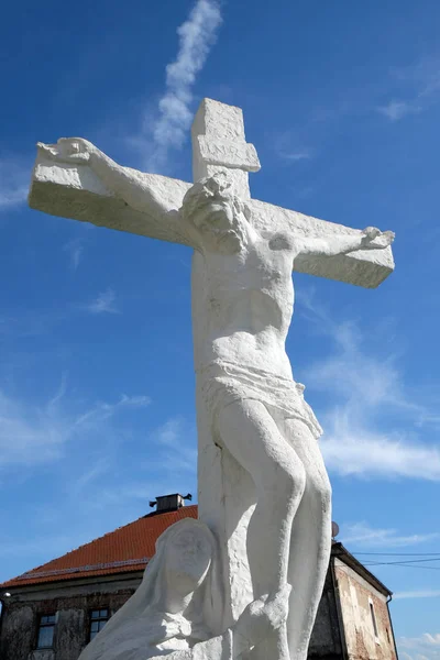 Crucificação Virgem Maria Sob Cruz Frente Igreja Paroquial Assunção Virgem — Fotografia de Stock