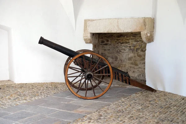 Aslında Varaždin, Hırvatistan 13. yüzyılda inşa edilmiş Varaždin şatoda Old Town, savaş topu