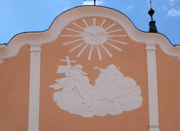 Santa Trinità Sulla Facciata Della Cattedrale Dell Assunzione Varazdin Croazia — Foto Stock
