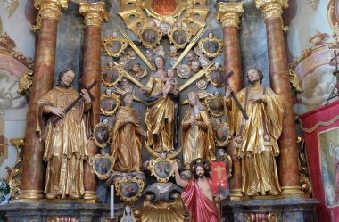 Kutsal haçın içinde Barok kilise Our Lady kar Belec, Hırvatistan altar 