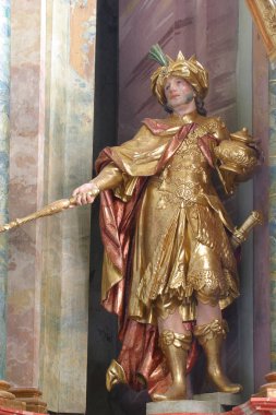 İncil'deki Magi Gaspar heykelin üzerine sunak olarak Barok kilise Our Lady kar Belec, Hırvatistan