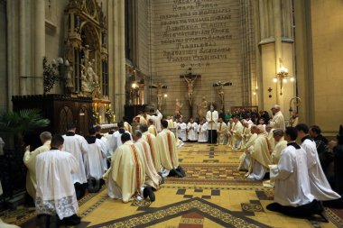 Zagreb, Hırvatistan - 02 Nisan 2015: Kutsal Perşembe, kitle Lord's Supper, Kardinal Josip Bozanic, Zagreb Başpiskopos tarafından yol açtı
