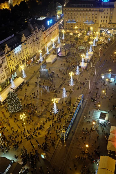 Wieczorem Widok Placu Bana Jelačića Ozdobione Boże Narodzenie Światła Zagrzebiu — Zdjęcie stockowe