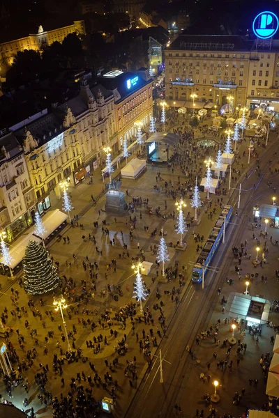 Wieczorem Widok Placu Bana Jelačića Ozdobione Boże Narodzenie Światła Zagrzebiu — Zdjęcie stockowe