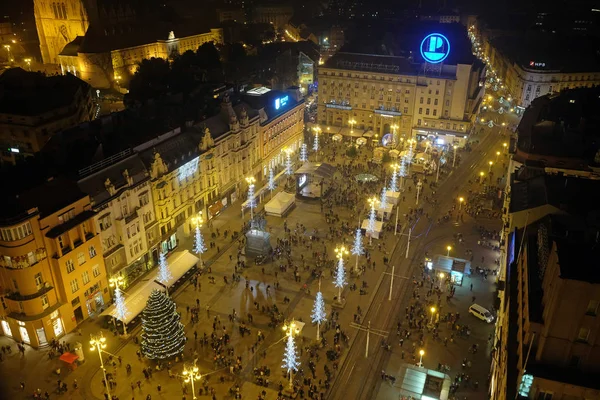 Wieczorem Widok Placu Bana Jelačića Ozdobione Boże Narodzenie Światła Zagrzebiu — Zdjęcie stockowe