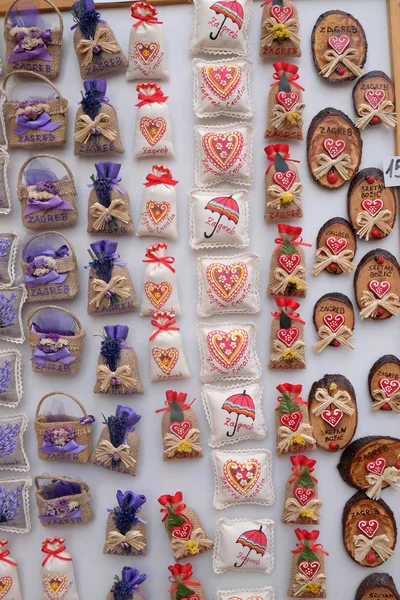 Souvenirs Stal Met Decoraties Voor Wintervakantie Traditionele Jaarlijkse Kerstmarkt Zagreb — Stockfoto