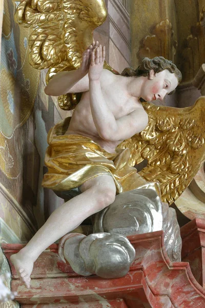 Angel Άγαλμα Στο Βωμό Για Την Μπαρόκ Εκκλησία Της Παναγίας — Φωτογραφία Αρχείου
