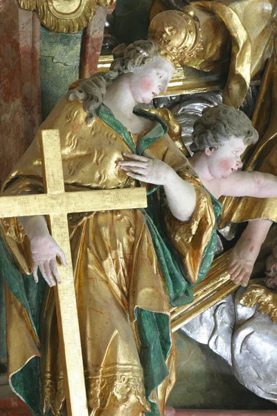 在克罗地亚贝莱克 我们的夫人的雪巴洛克教堂的祭坛上的圣海伦娜雕像 — 图库照片