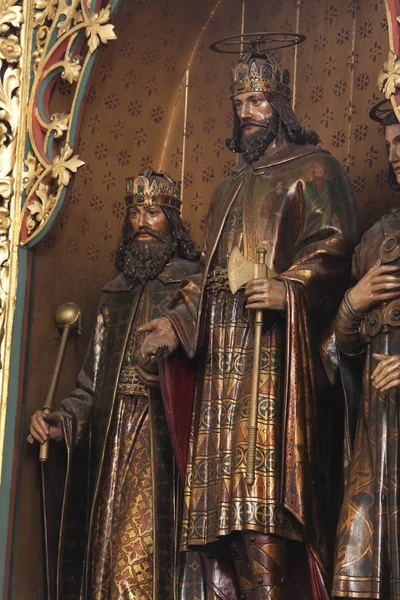 圣徒斯蒂芬 古和埃梅里克的祭坛在萨格勒布大教堂致力于玛丽的假设 — 图库照片
