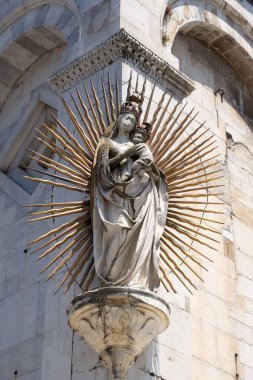 Bebek İsa, Meryem Ana heykeli San Michele Foro kilise Lucca, İtalya'nın köşesinde