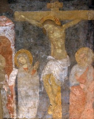 Çarmıha germe, Meryem Ana nd Saint John haç altında fresco resmi bulunan bir rahiplik Basilica of Saint Frediano, Lucca, Toskana, İtalya 
