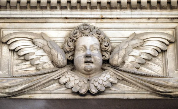 Άγγελος Στην Πύλη Της Εκκλησίας Santa Maria Corteorlandini Στη Λούκα — Φωτογραφία Αρχείου