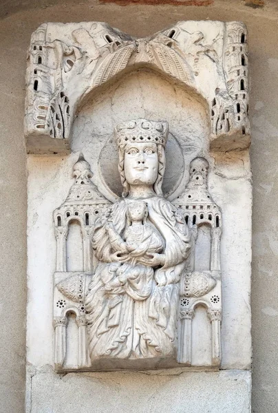 Enthroned Madonna Portal Santa Maria Forisportam Church Lucca Tuscany Italy — Stock Photo, Image