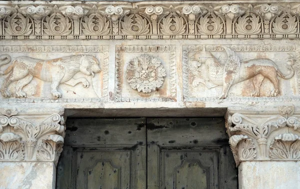 Stone Carvings Portal Santa Maria Forisportam Church Lucca Tuscany Italy — Stock Photo, Image