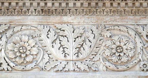 Esculturas Pedra Portal Igreja Santa Maria Forisportam Lucca Toscana Itália — Fotografia de Stock